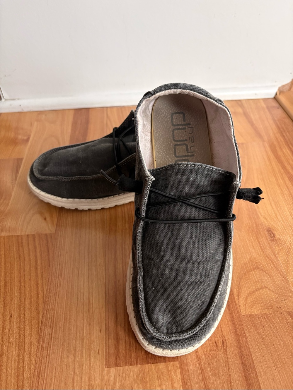 Hey dude Wendy Chambray off black sneakers 9